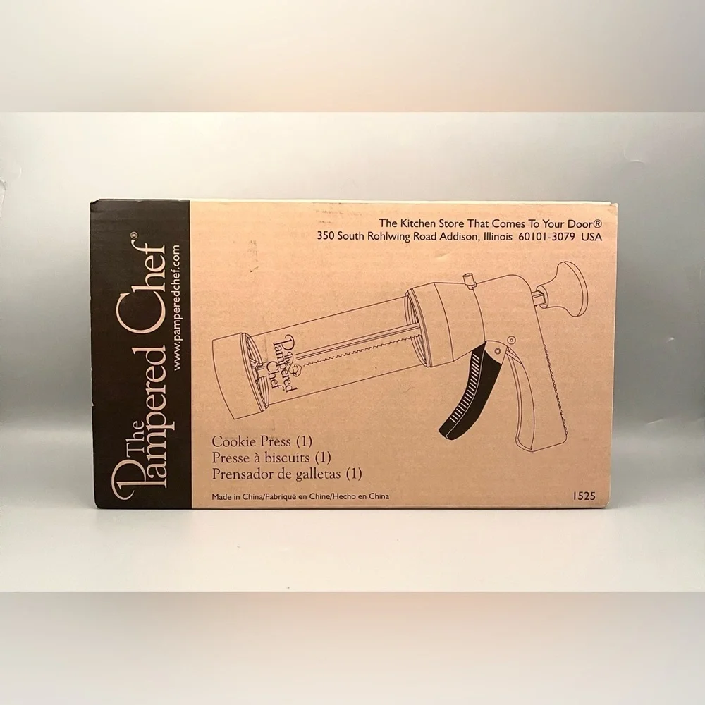 NIB Pampered Chef Cookie Press 1525 includes 16 Decorative Disks & Recipes